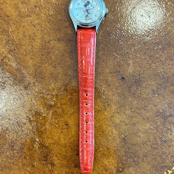 Minnie Mouse Watch - Picture 3 of 8